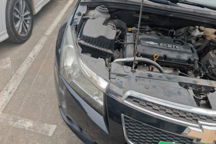 Used Chevrolet Cruze 2013 1.6L SE MT Engine Bay Right