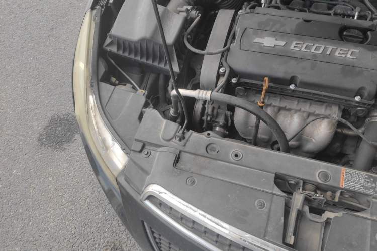 Used Chevrolet Cruze 2013 1.8L SE AT Engine Bay Right