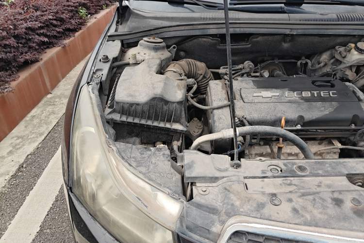 Used Chevrolet Cruze 2013 1.6L SE MT Engine Bay Right