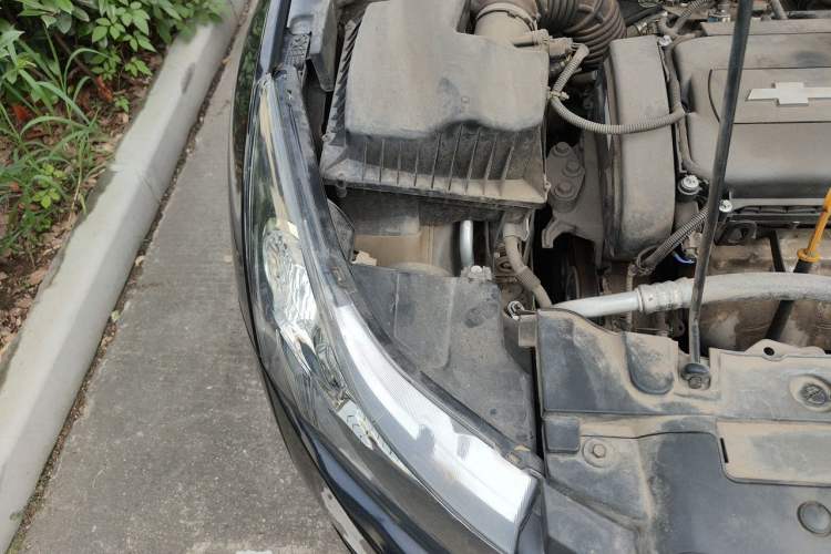 Used Chevrolet Cruze 2013 1.6L SE MT Engine Bay Right