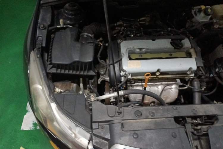Used Chevrolet Cruze 2013 1.6L SL MT Engine Bay Right