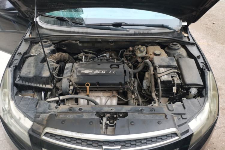 Used Chevrolet Cruze 2013 1.8L SE AT Engine Bay