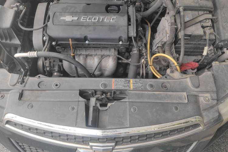 Used Chevrolet Cruze 2013 1.8L SE AT Engine Bay
