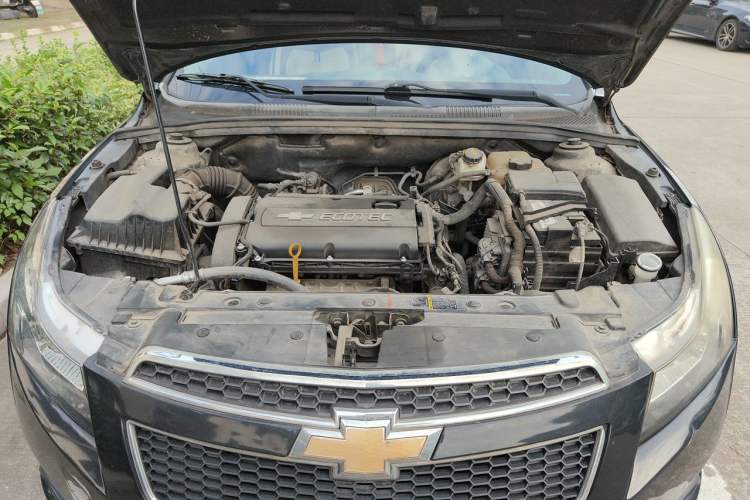 Used Chevrolet Cruze 2013 1.6L SE MT Engine Bay