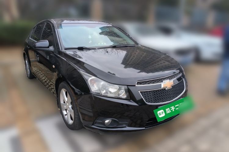 Used Chevrolet Cruze 2013 Hatchback 1.6T Automatic Flagship Model Front Right 45 Deg