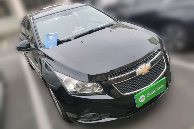 Used Chevrolet Cruze 2013 Hatchback 1.6L Manual Luxury Model Front Right 45 Deg