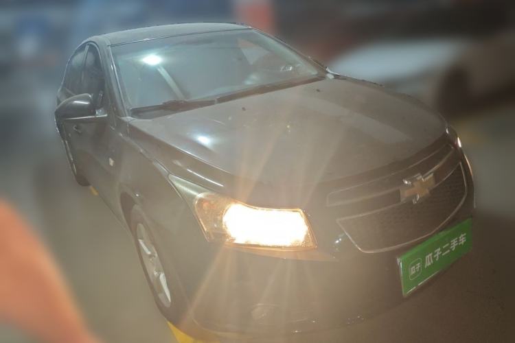 Used Chevrolet Cruze 2013 Hatchback 1.6L Automatic Luxury Model Front Right 45 Deg