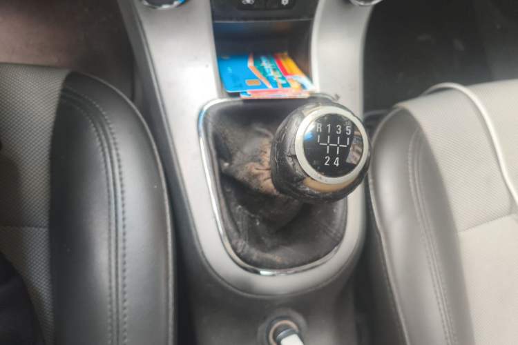 Used Chevrolet Cruze 2013 1.6L SE MT Gear Lever