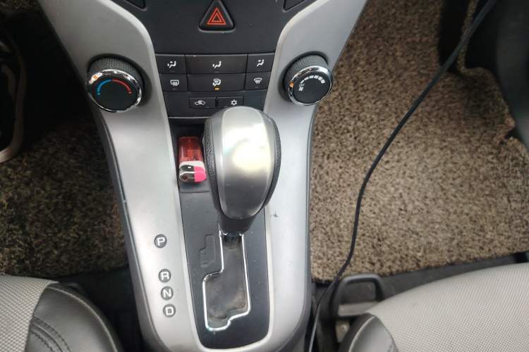 Used Chevrolet Cruze 2013 1.6L SE AT Gear Lever
