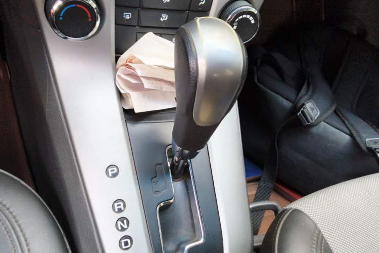 Used Chevrolet Cruze 2013 1.6L SE AT Gear Lever