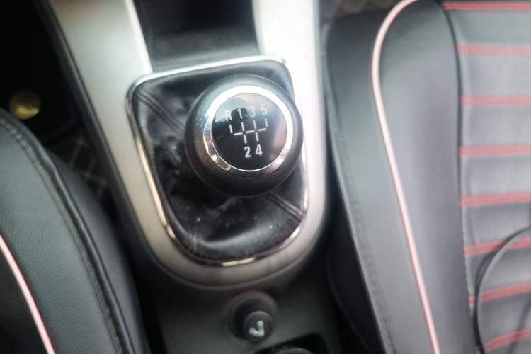 Used Chevrolet Cruze 2013 1.6L SE MT Gear Lever