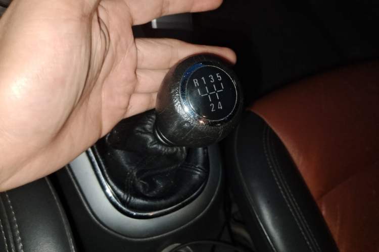 Used Chevrolet Cruze 2013 1.6L SE MT Gear Lever
