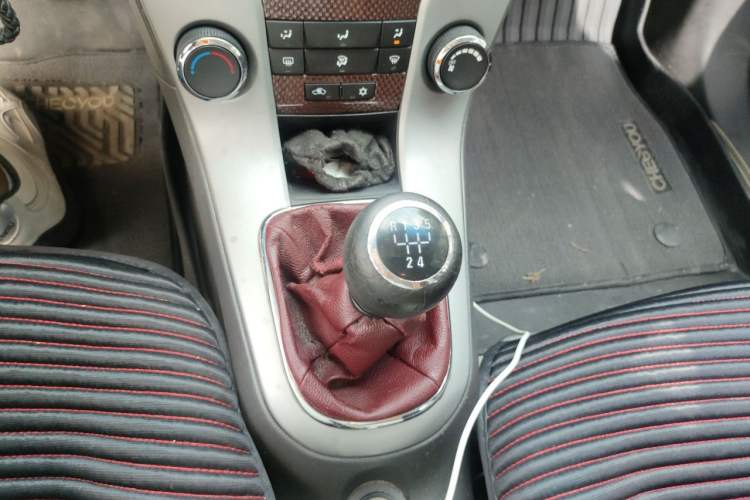 Used Chevrolet Cruze 2013 1.6L SL MT Gear Lever