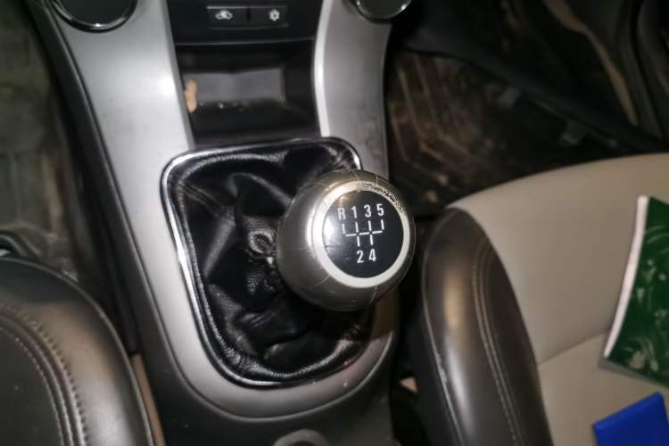 Used Chevrolet Cruze 2013 1.6L SL Sunroof Edition MT Gear Lever