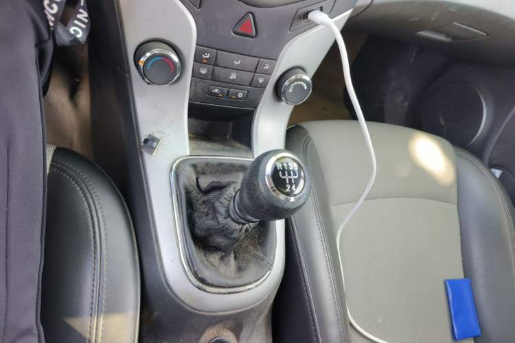 Used Chevrolet Cruze 2013 1.6L SE MT Gear Lever