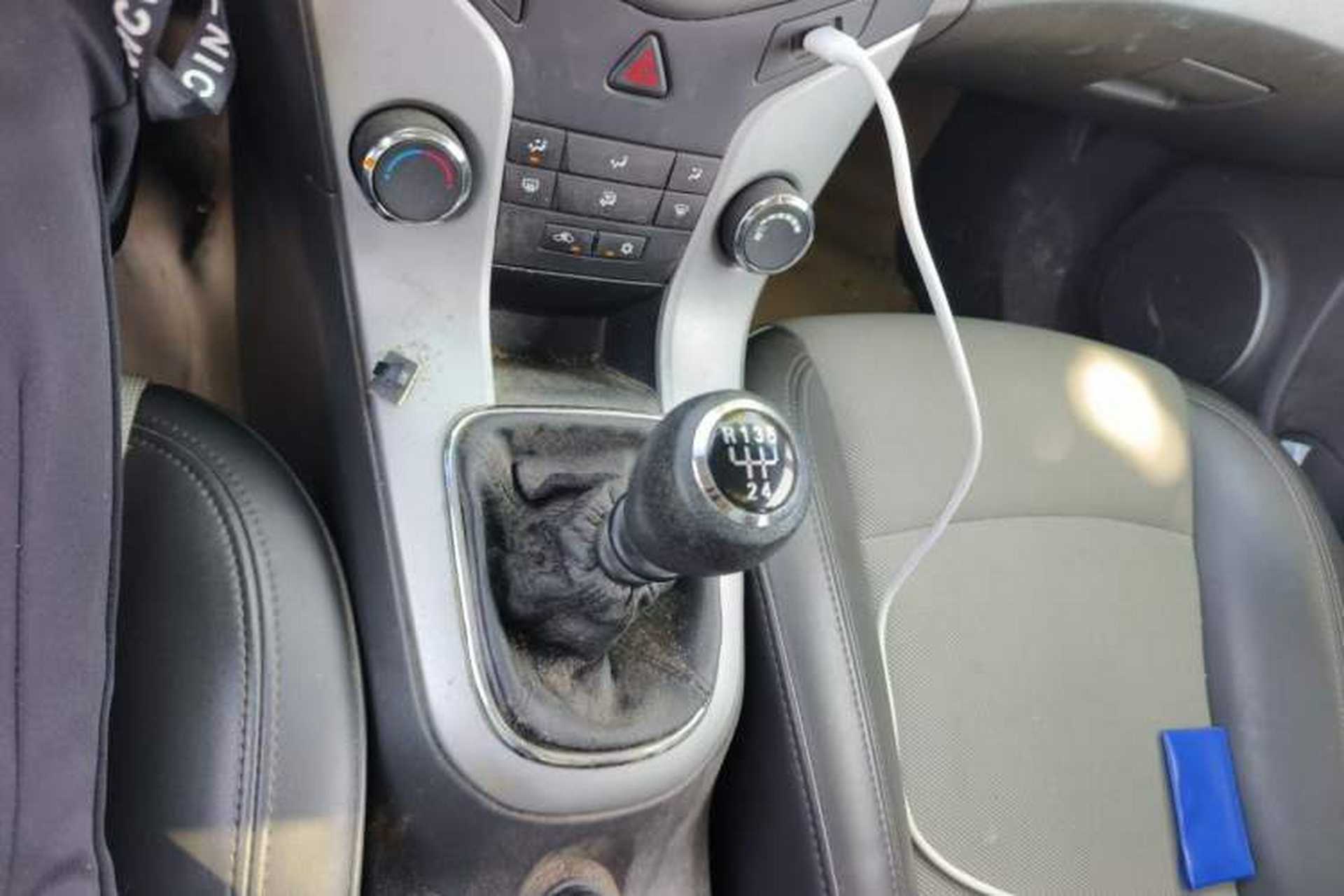 Used Chevrolet Cruze 2013 1.6L SE MT Gear Lever