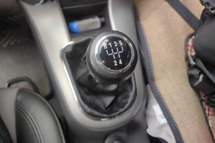 Used Chevrolet Cruze 2013 1.6L SE MT Gear Lever