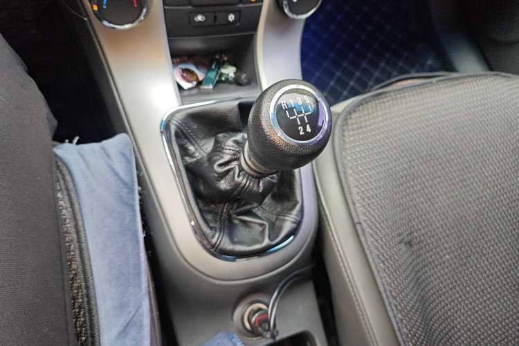 Used Chevrolet Cruze 2013 1.6L SL MT Gear Lever