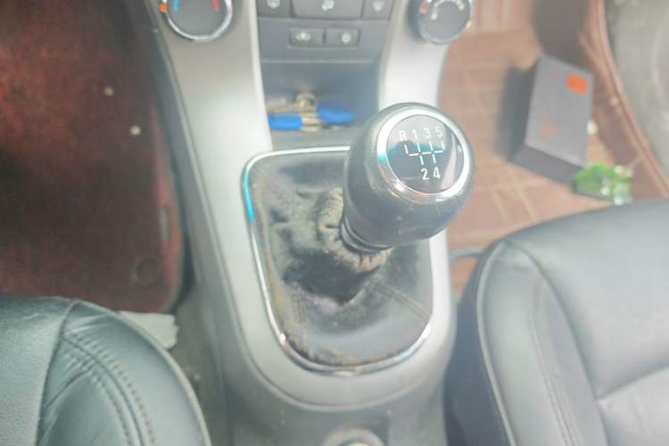 Used Chevrolet Cruze 2013 1.6L SE MT Gear Lever