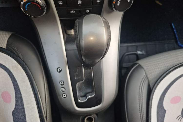 Used Chevrolet Cruze 2013 1.8L SE AT Gear Lever