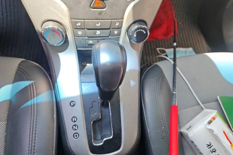 Used Chevrolet Cruze 2013 1.8L SE AT Gear Lever