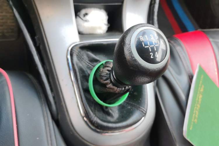 Used Chevrolet Cruze 2013 1.6L SL MT Gear Lever
