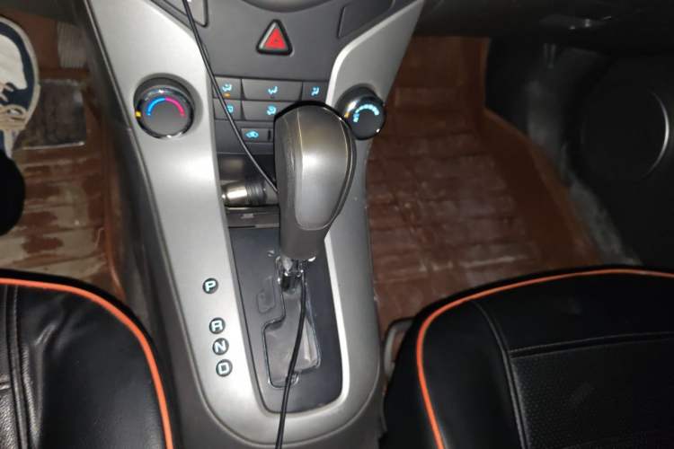 Used Chevrolet Cruze 2013 1.8L SE WTCC Edition AT Gear Lever