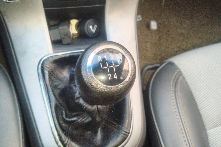Used Chevrolet Cruze 2013 1.6L SL Sunroof Edition MT Gear Lever