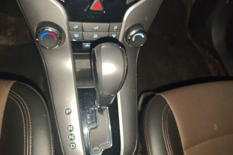 Used Chevrolet Cruze 2013 Hatchback 1.6L Automatic Luxury Model Gear Lever