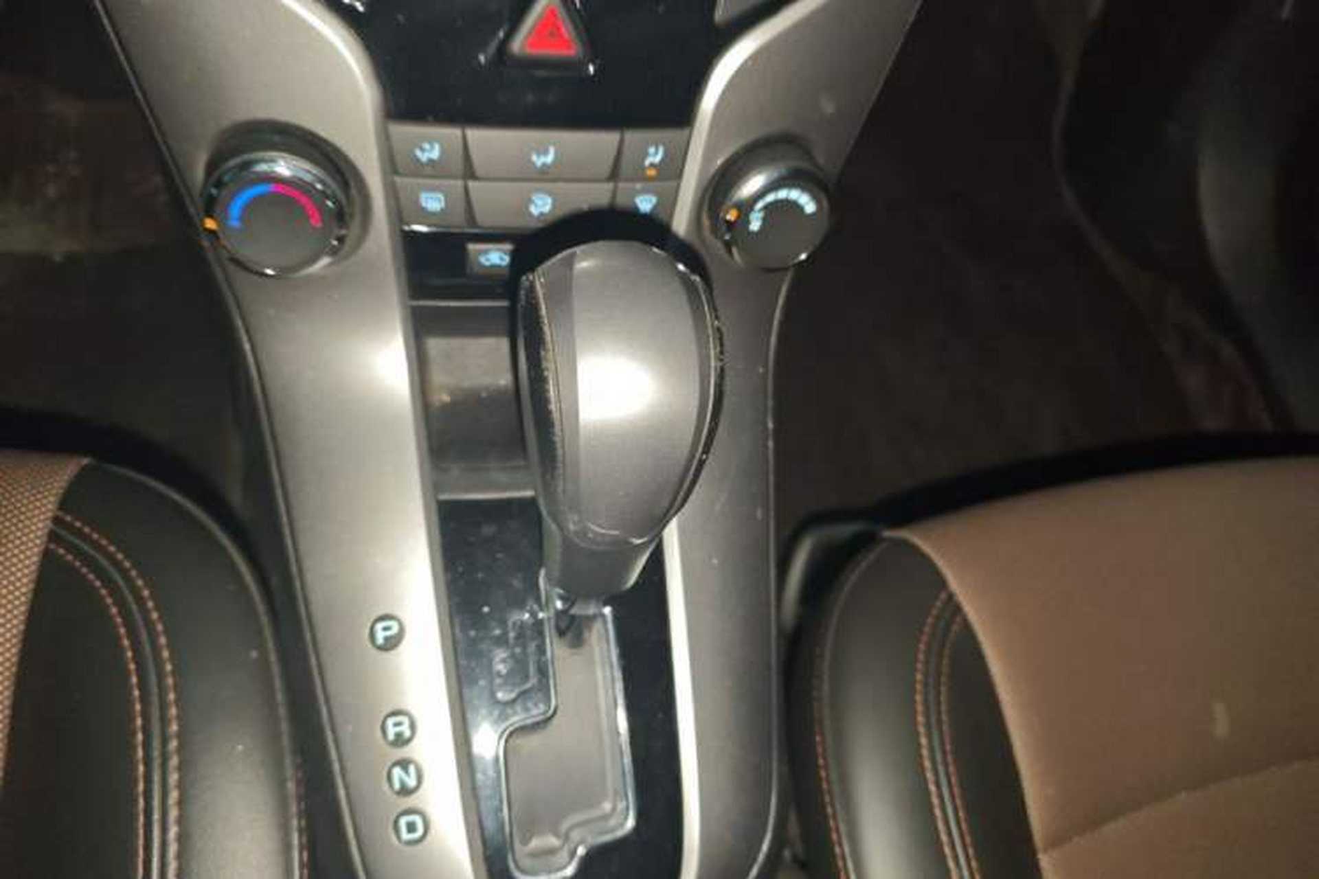 Used Chevrolet Cruze 2013 Hatchback 1.6L Automatic Luxury Model Gear Lever