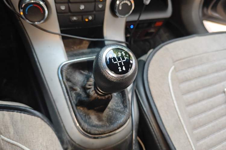 Used Chevrolet Cruze 2013 1.6L SE MT Gear Lever
