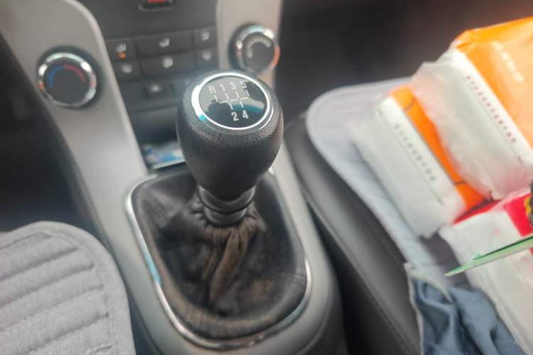 Used Chevrolet Cruze 2013 1.6L SE MT Gear Lever