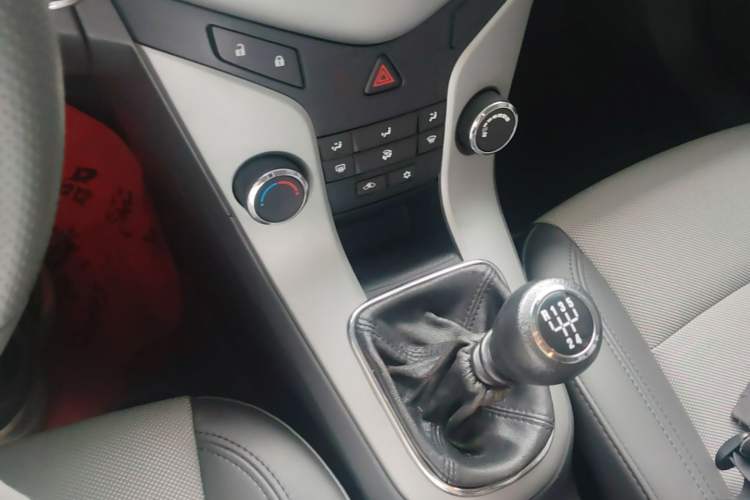 Used Chevrolet Cruze 2013 1.6L SL MT Gear Lever