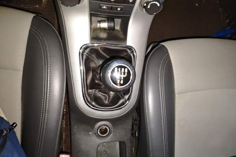 Used Chevrolet Cruze 2013 1.6L SL MT Gear Lever