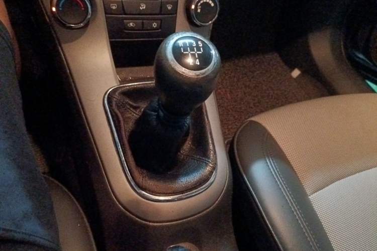 Used Chevrolet Cruze 2013 1.6L SL MT Gear Lever