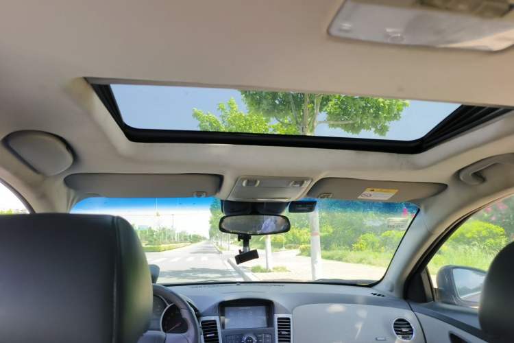 Used Chevrolet Cruze 2013 1.6L SE MT Headliner