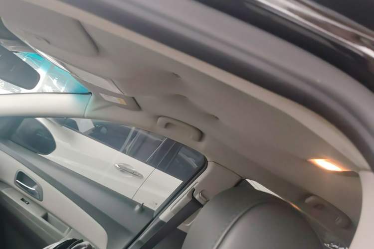 Used Chevrolet Cruze 2013 1.6L SL MT Headliner