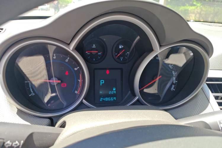 Used Chevrolet Cruze 2013 1.8L SE AT Instrument Cluster