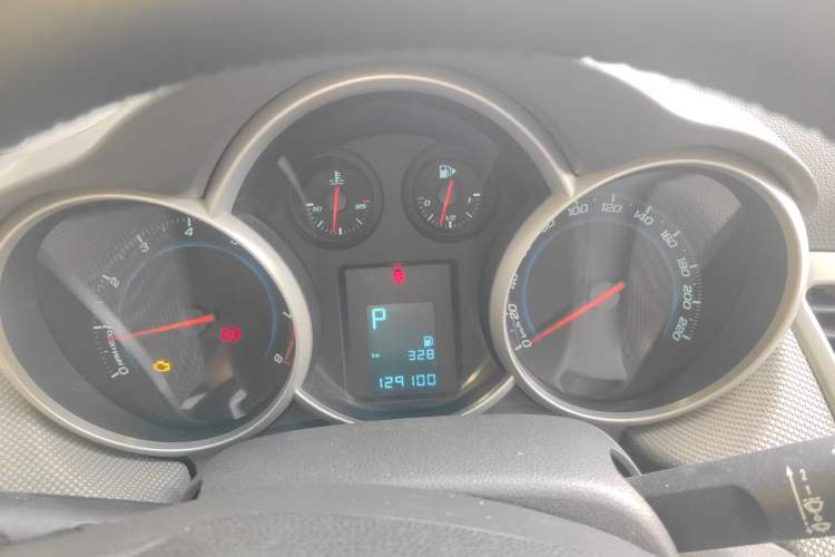 Used Chevrolet Cruze 2013 1.8L SE AT Instrument Cluster