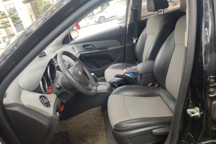 Used Chevrolet Cruze 2013 1.6L SE AT Left Front Seat