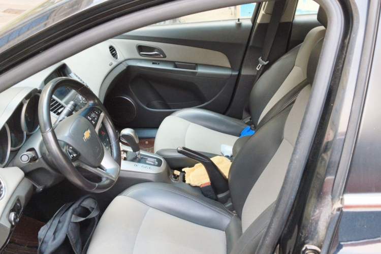 Used Chevrolet Cruze 2013 1.6L SE AT Left Front Seat