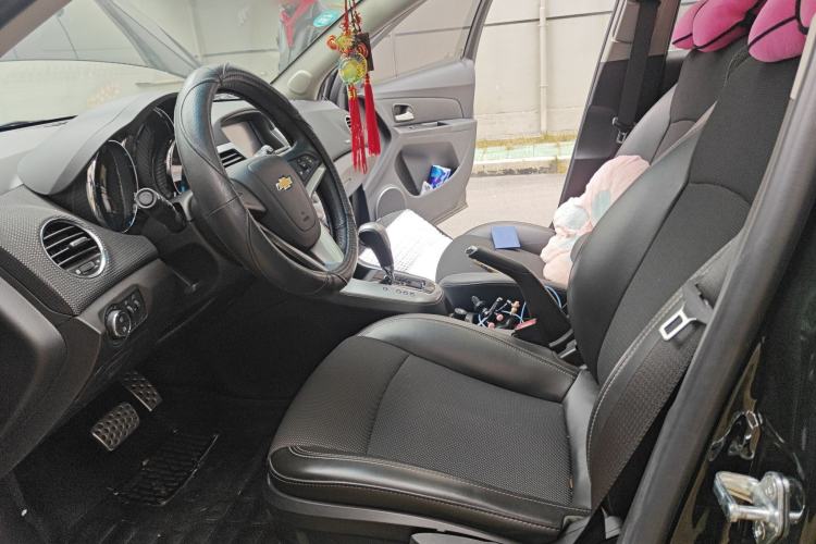 Used Chevrolet Cruze 2013 Hatchback 1.6T Automatic Flagship Model Left Front Seat
