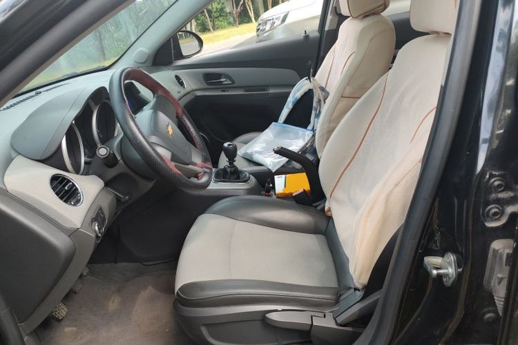 Used Chevrolet Cruze 2013 1.6L SE MT Left Front Seat