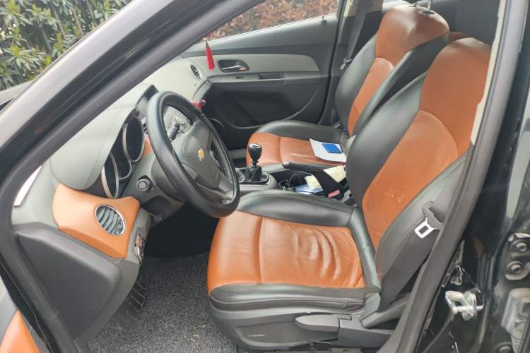 Used Chevrolet Cruze 2013 1.6L SE MT Left Front Seat