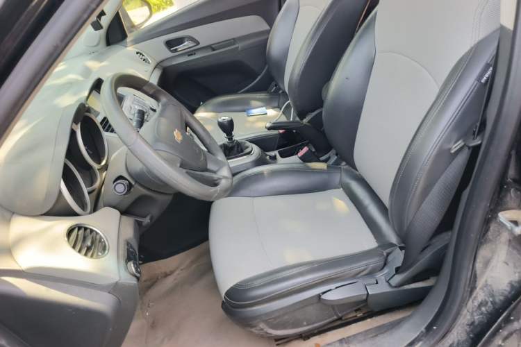 Used Chevrolet Cruze 2013 1.6L SE MT Left Front Seat