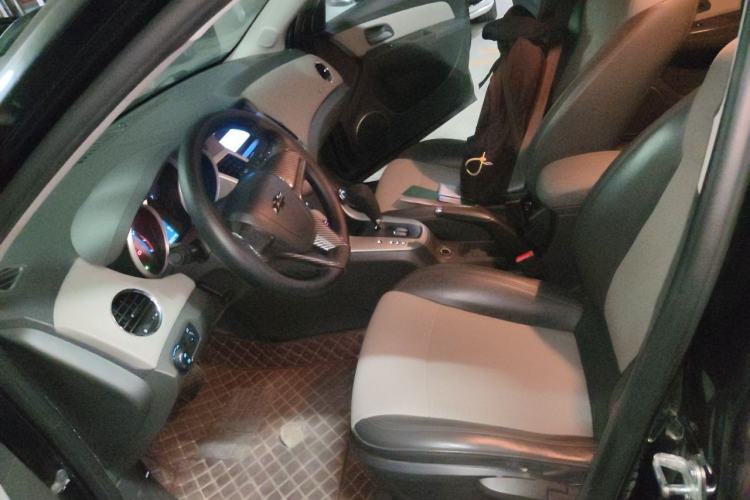 Used Chevrolet Cruze 2013 1.8L SE AT Left Front Seat