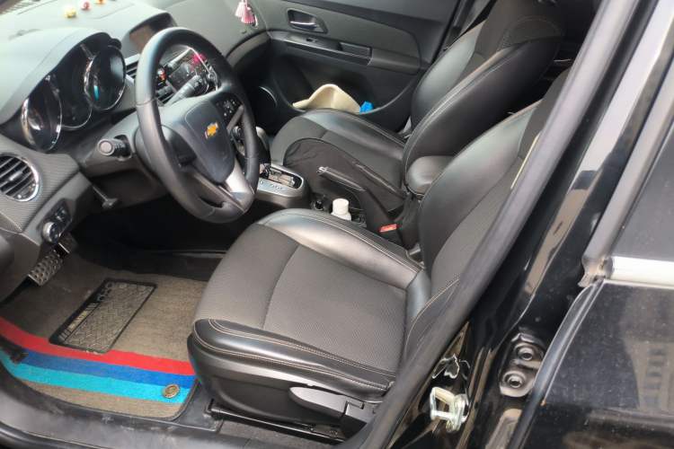 Used Chevrolet Cruze 2013 Hatchback 1.6T Automatic Flagship Model Left Front Seat