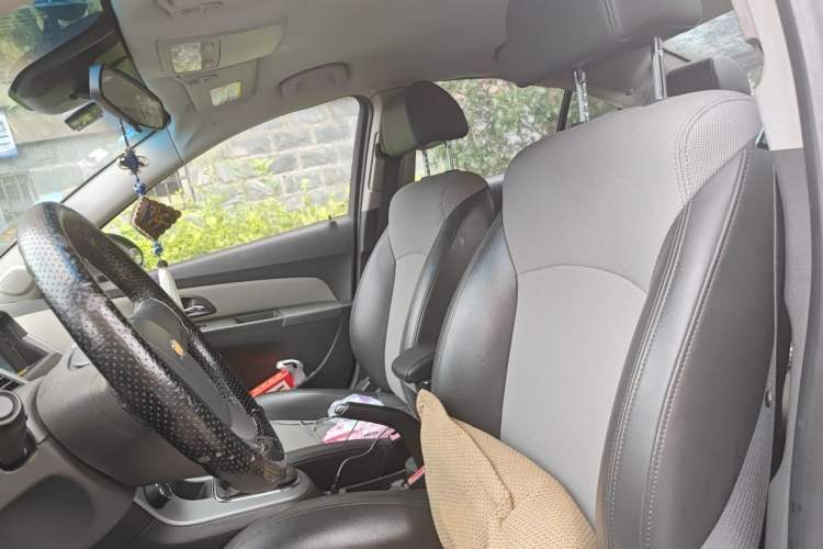 Used Chevrolet Cruze 2013 1.6L SL MT Left Front Seat