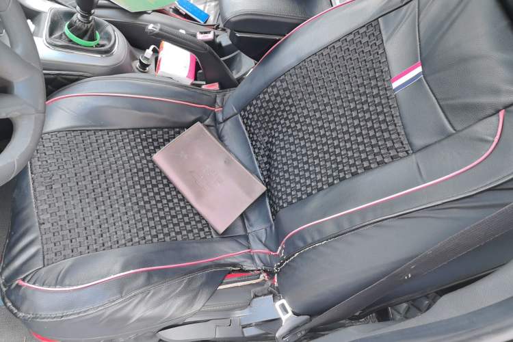 Used Chevrolet Cruze 2013 1.6L SL MT Left Front Seat