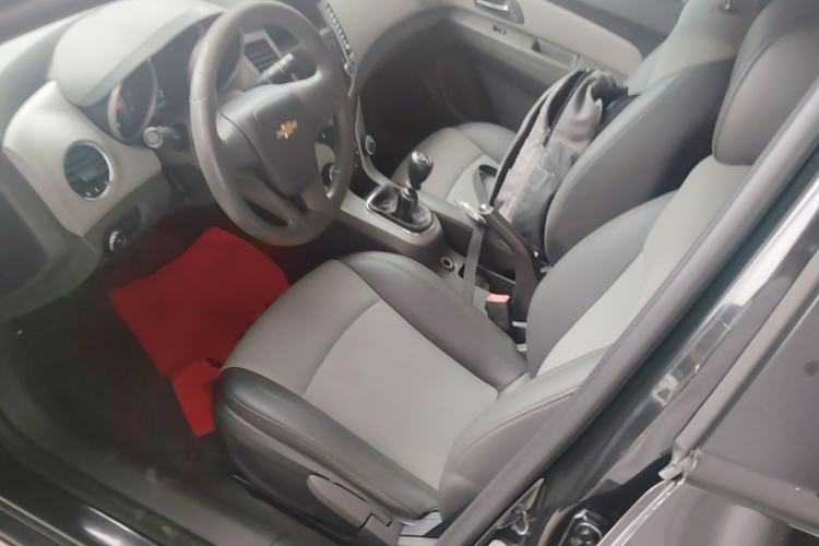 Used Chevrolet Cruze 2013 1.6L SL MT Left Front Seat